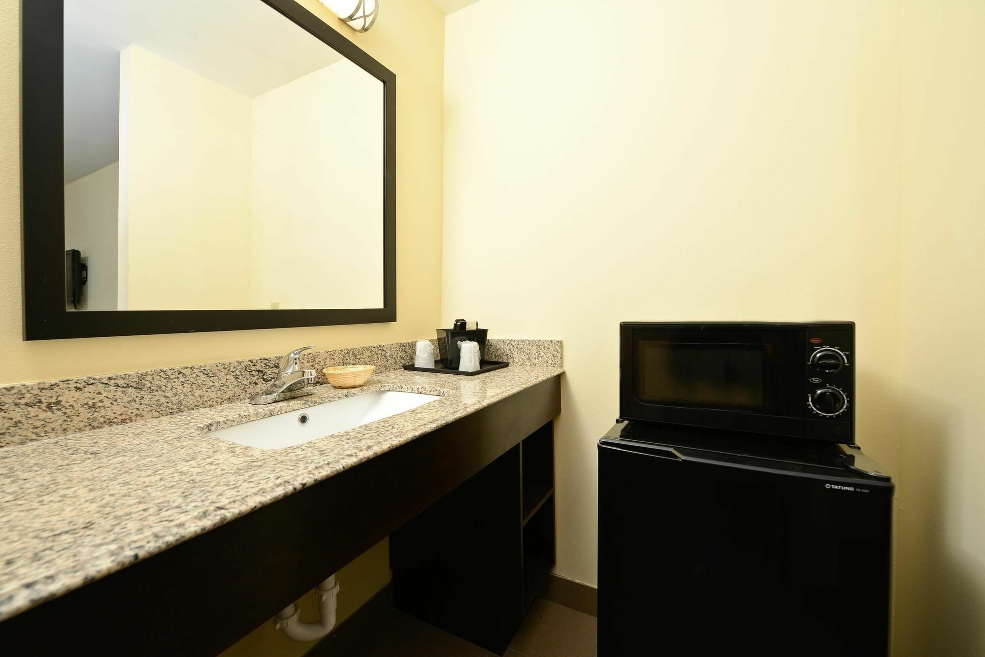 Americas Best Value Inn Lake Charles Interstate 210 חדר תמונה