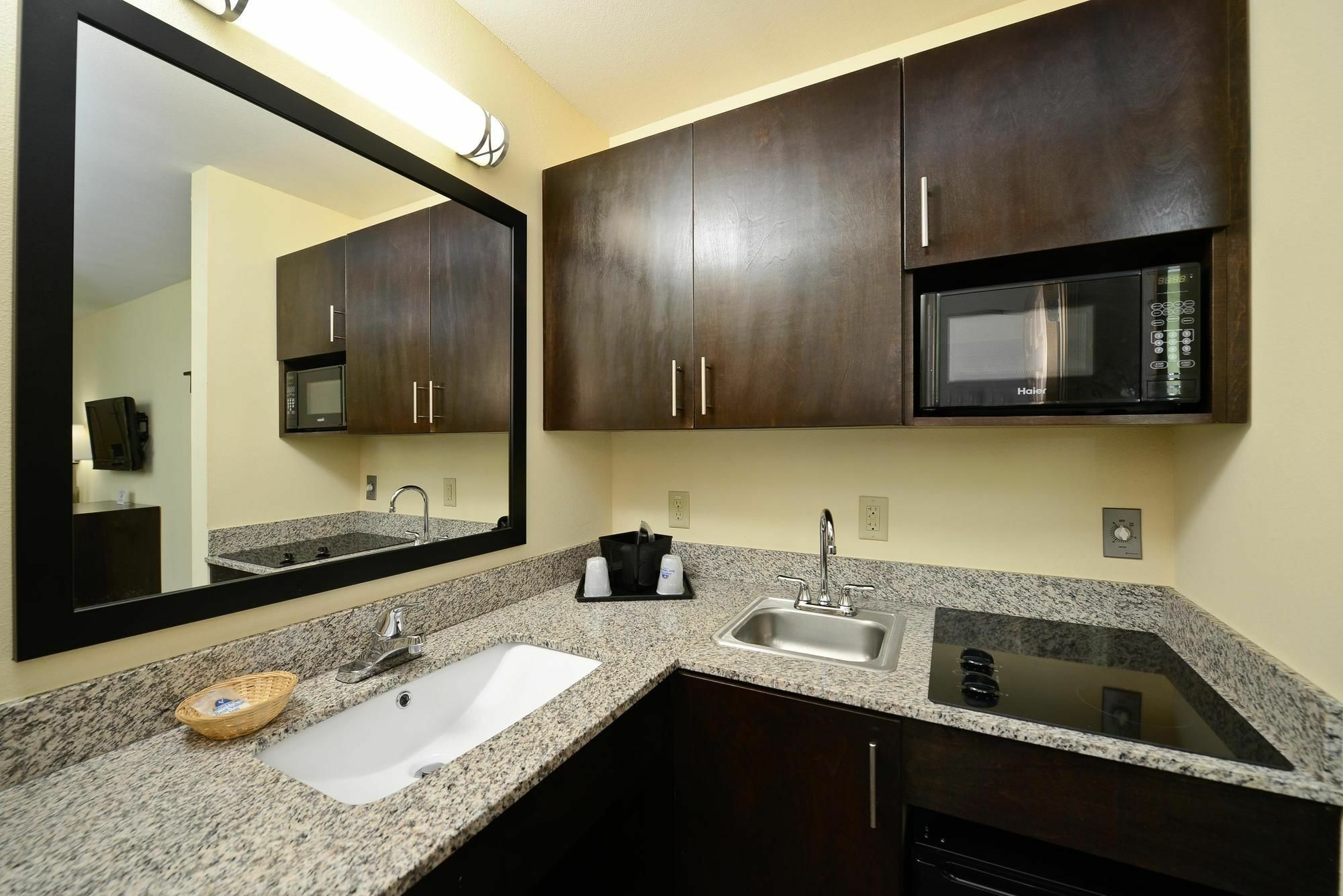 Americas Best Value Inn Lake Charles Interstate 210 חדר תמונה